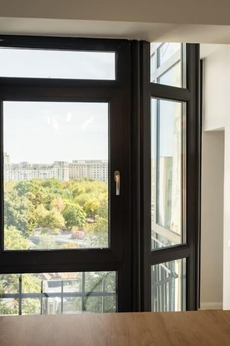 Stunning Views 3Br Sunny Flat - Amazing Terrace Apartment บูคาเรสต์ ภายนอก รูปภาพ