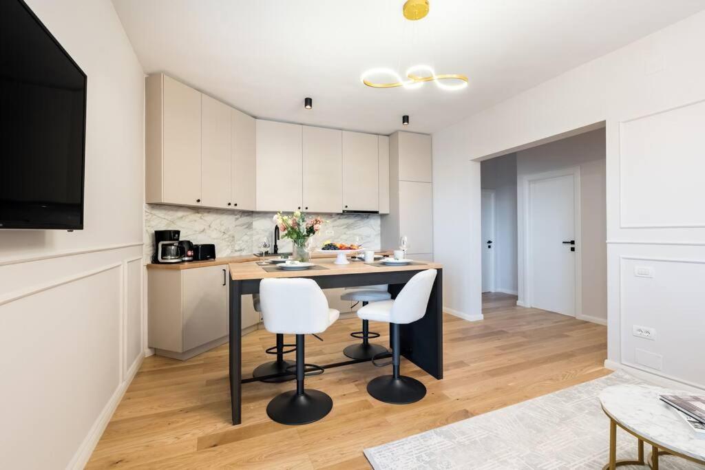 Stunning Views 3Br Sunny Flat - Amazing Terrace Apartment บูคาเรสต์ ภายนอก รูปภาพ