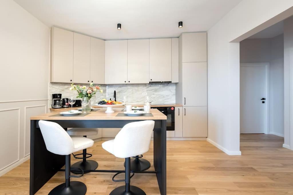 Stunning Views 3Br Sunny Flat - Amazing Terrace Apartment บูคาเรสต์ ภายนอก รูปภาพ