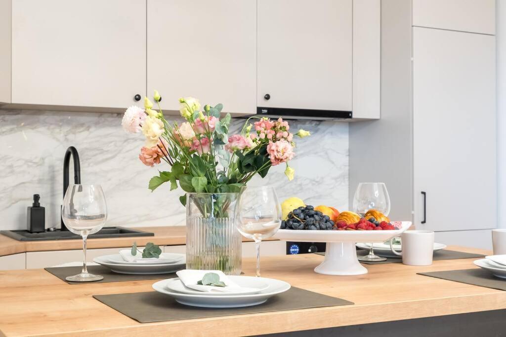 Stunning Views 3Br Sunny Flat - Amazing Terrace Apartment บูคาเรสต์ ภายนอก รูปภาพ